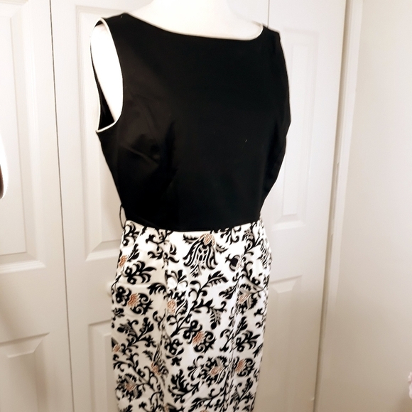 Tahari Dress Sleeveles Black and Floral Lines Back Zipper Side Pockets S… - Picture 1 of 13